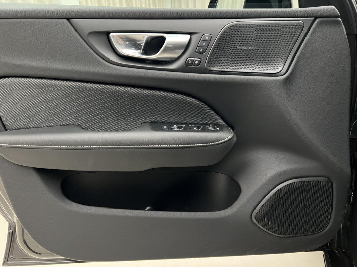 Volvo S60 B5 AWD ULTIMATE DARK AUT 1.maj