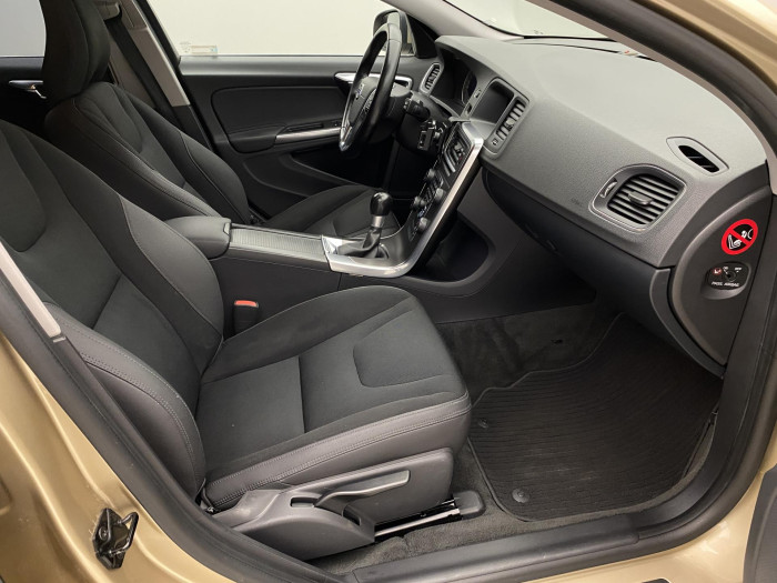 Volvo V60 D5 MOMENTUM 2.4 d Momentum