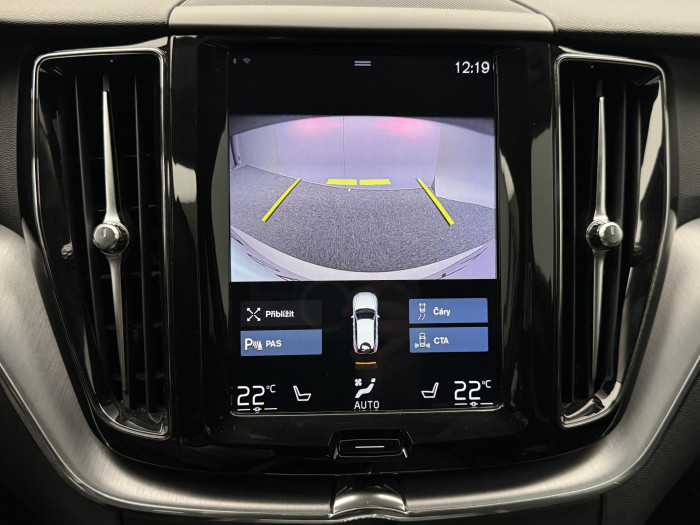 Volvo XC60 B4 AWD MOMENTUM PRO AUT CZ 2.0 Momentum