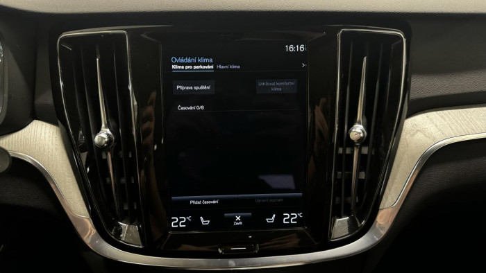 Volvo V60 B4 CROSS COUNTRY REZERVACE