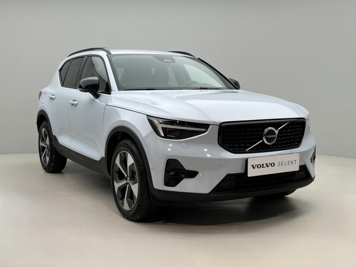 Volvo XC40 B3 PLUS DARK AUT CZ