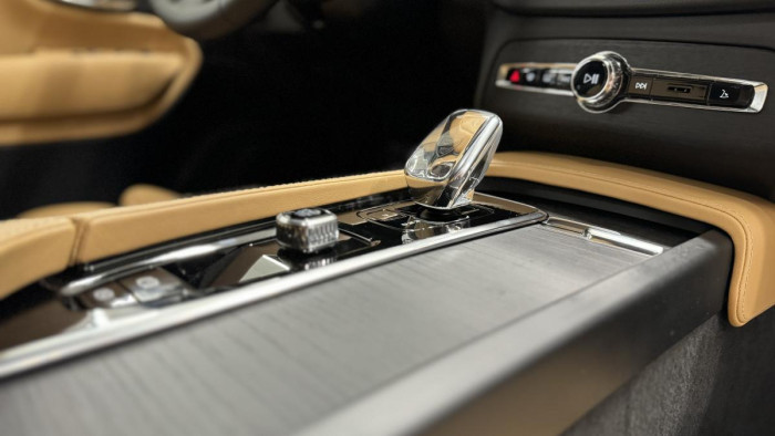 Volvo XC90 B5 AWD ULTIMATE REZERVACE