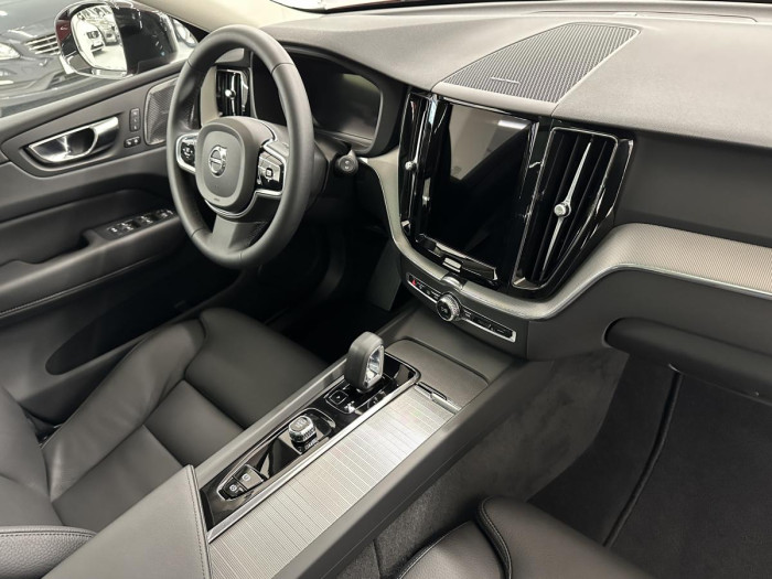 Volvo XC60 B4 AWD PLUS DARK REZERVACE 2.0 Plus