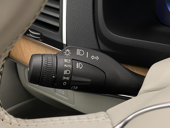 Volvo XC90 B5 AWD MOMENTUM REZERVACE 2.0 Momentum