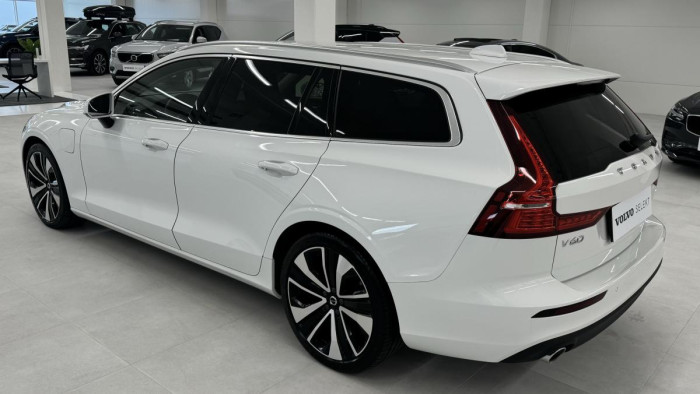 Volvo V60 T6 RECHARGE REZERVACE