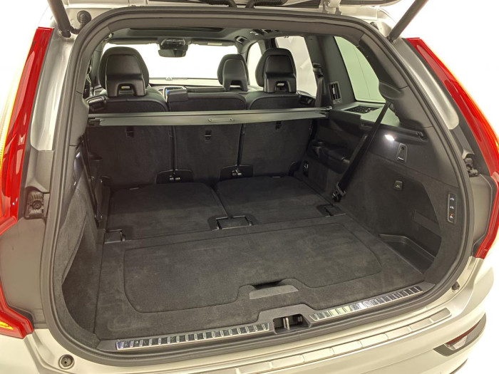 Volvo XC90 T8 AWD R-DESIGN REZERVACE