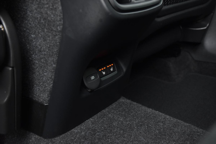 Volvo XC40 B4 AWD MOMENTUM REZERVACE 2.0 Momentum