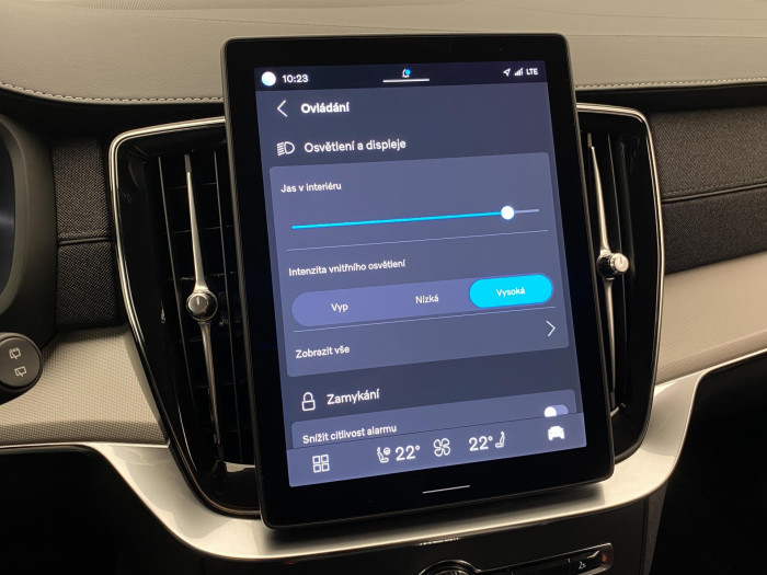 Volvo XC90 T8 AWD RECHARGE CORE AUT CZ 7m