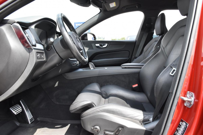 Volvo XC60 B5 AWD R-Design AUT 1.maj.