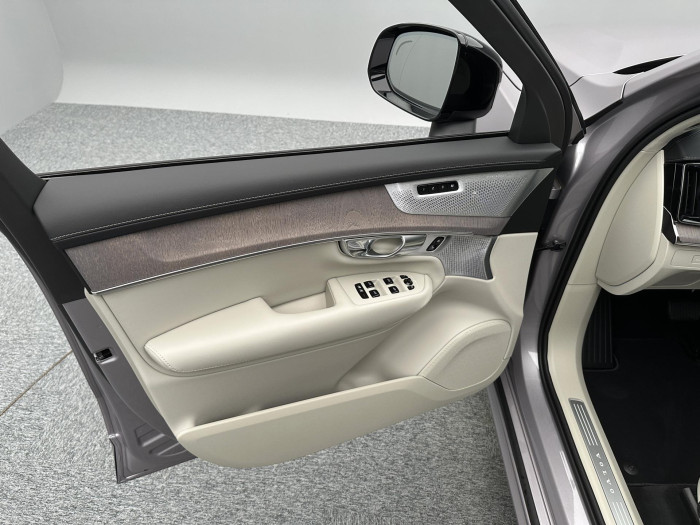 Volvo XC90 B5 AWD AUT DARK ULTRA 7 míst