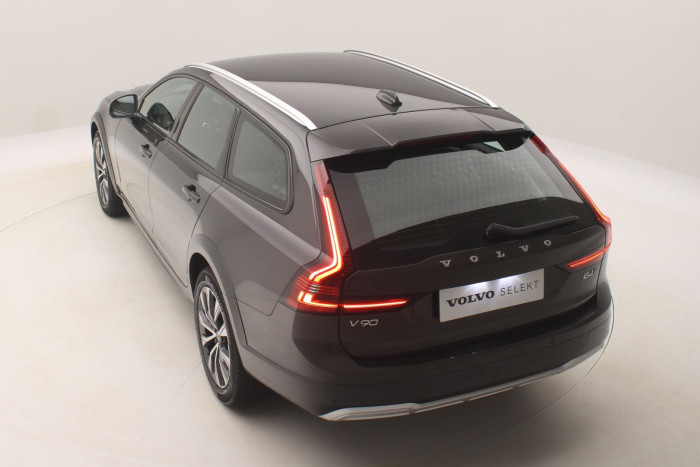 Volvo V90 CC B4 AWD PLUS AUT CZ 1.maj