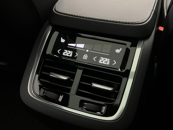 Volvo XC90 B5 AWD R-DESIGN 7MÍSTNÁ AUT