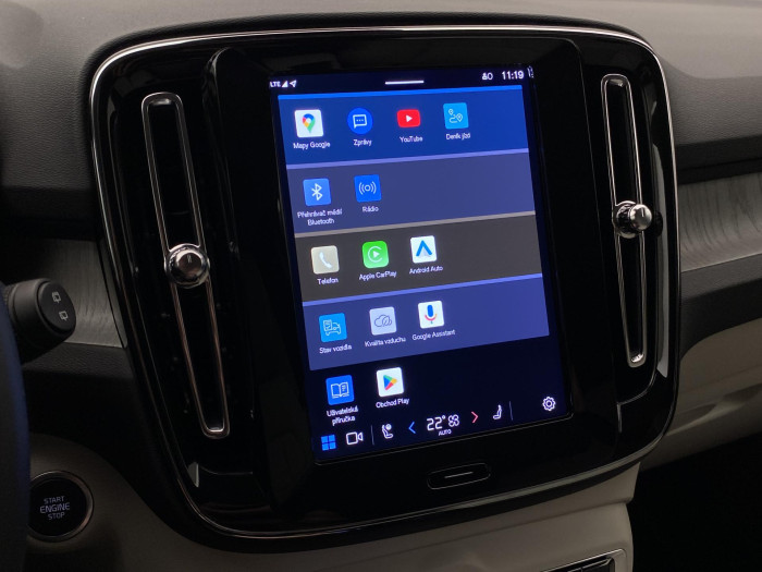 Volvo XC40 B4 DARK PLUS REZERVACE