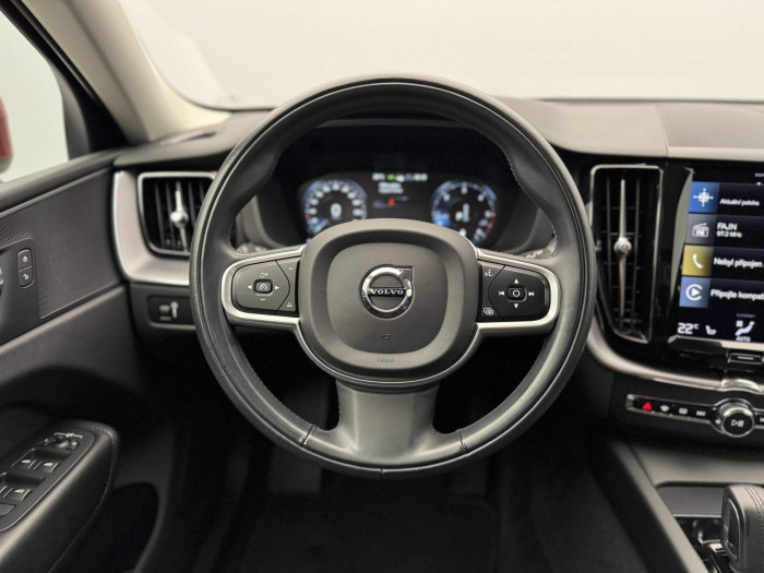 Volvo XC60 B4 AWD MOMENTUM PRO CZ 1.maj 2.0 Momentum