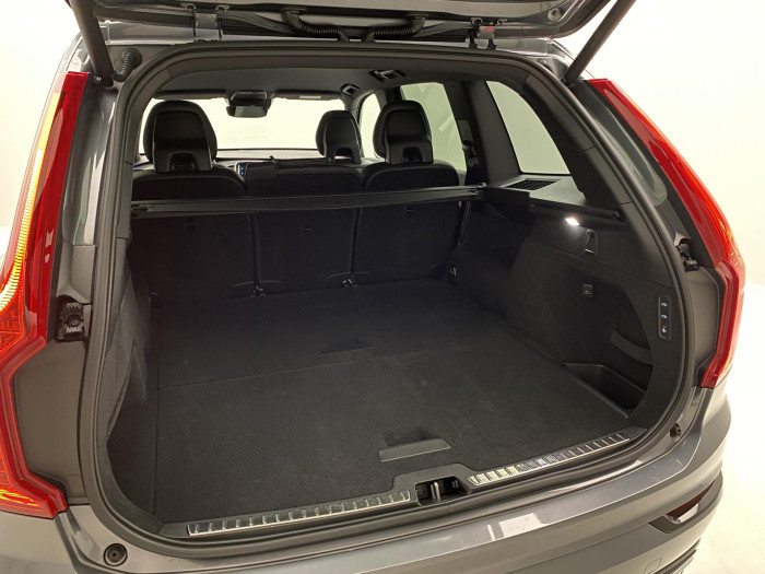 Volvo XC90 T6 AWD R-DESIGN AUT REZERVACE