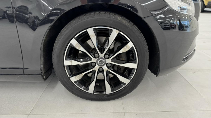 Volvo V40 D2 INSCRIPTION REZERVACE 2.0 d