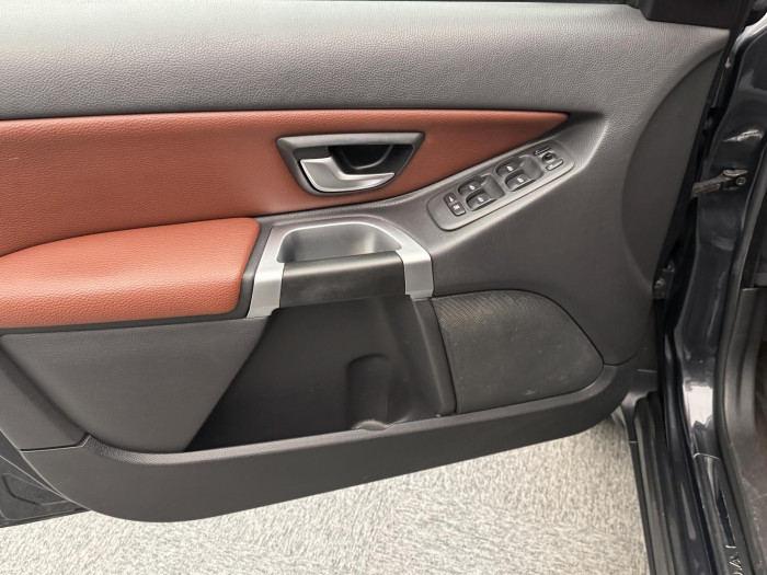 Volvo XC90 D5 AWD SUMMUM AUT 7M CZ 2.4 d Summum