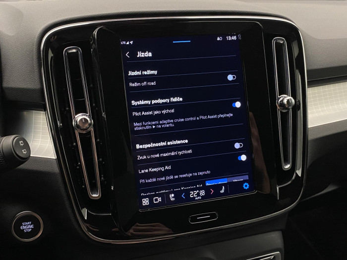 Volvo XC40 B3 DARK PLUS AUT CZ