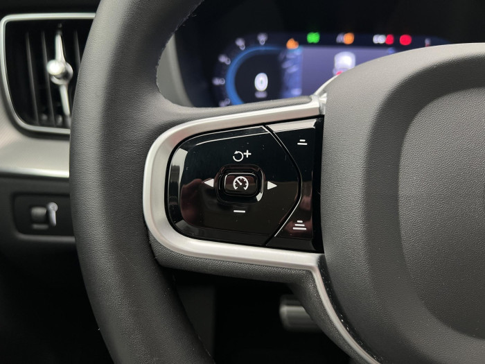 Volvo XC60 B5 AWD R-DESIGN AUT