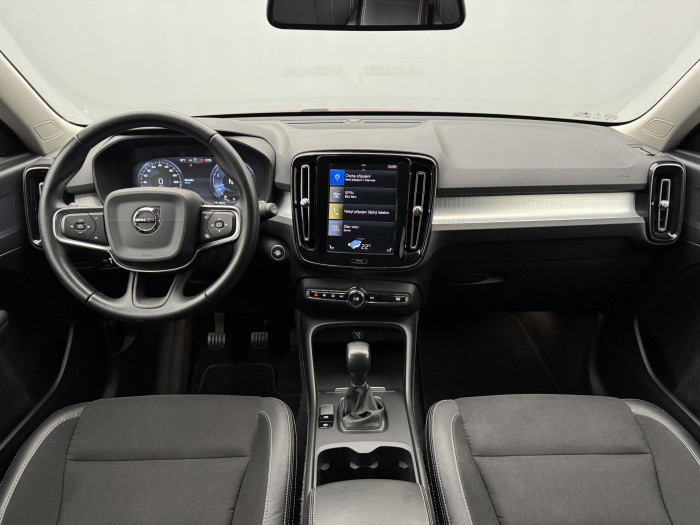 Volvo XC40 T3 MOMENTUM CZ 1. maj. 1.5 Momentum