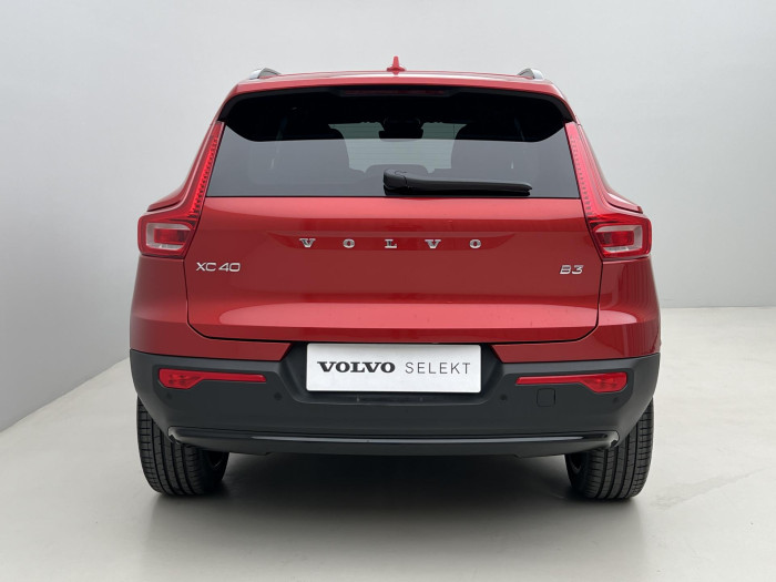 Volvo XC40 B3 ULTRA DARK AUT CZ 1.maj.