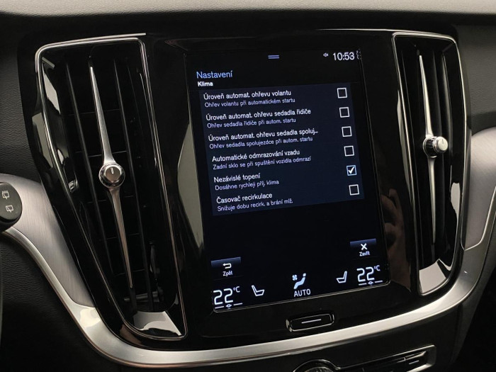 Volvo V60 B4 MOMENTUM AUT REZERVACE 2.0 Momentum