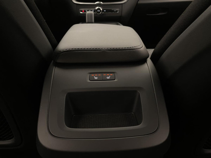 Volvo XC60 B4 MOMENTUM AUT REZERVACE 2.0 Momentum