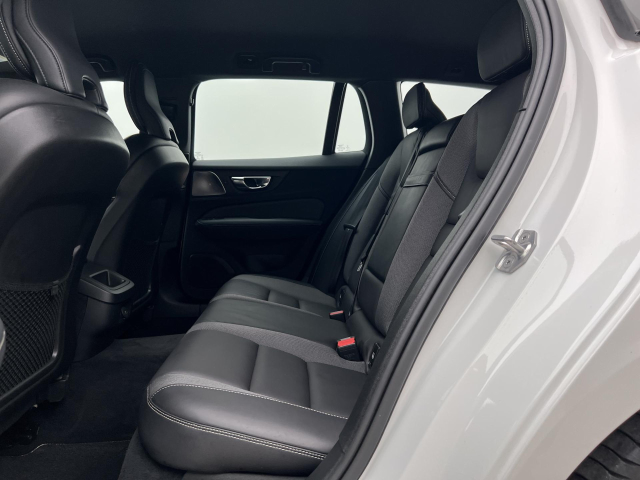 Volvo V60 B3 R-DESIGN AUT 1.maj.