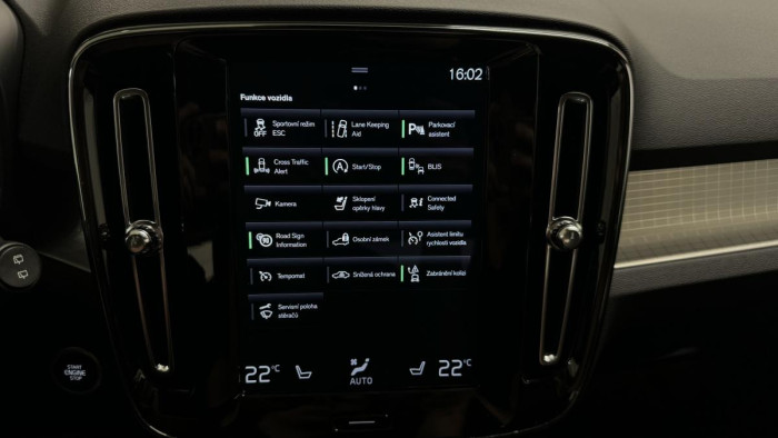 Volvo XC40 B4 AWD MOMENTUM REZERVACE 2.0 Momentum
