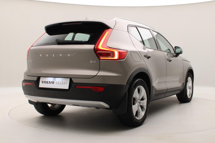 Volvo XC40 B4 MOMENTUM AUT REZERVACE 2.0 Momentum