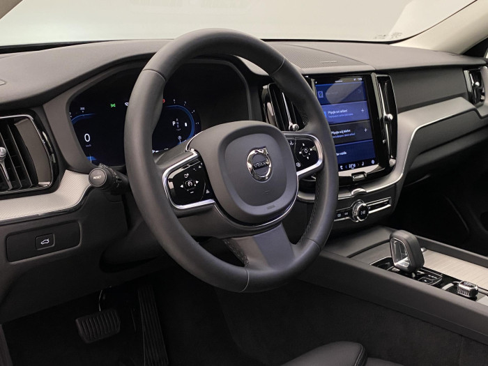 Volvo XC60 B4 AWD R-DESIGN REZERVACE