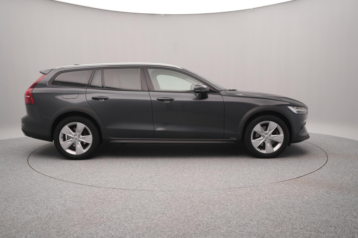 Volvo V60 CC D4 AWD MOMENTUM CZ 1.maj 2.0 d CC CC Momentum