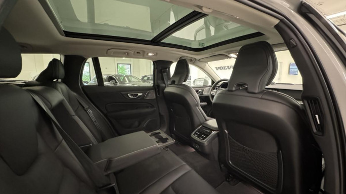 Volvo V60 CROSS COUNTRY B4 AWD REZERVACE