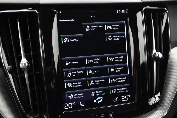 Volvo XC60 B5 AWD R-Design REZERVACE
