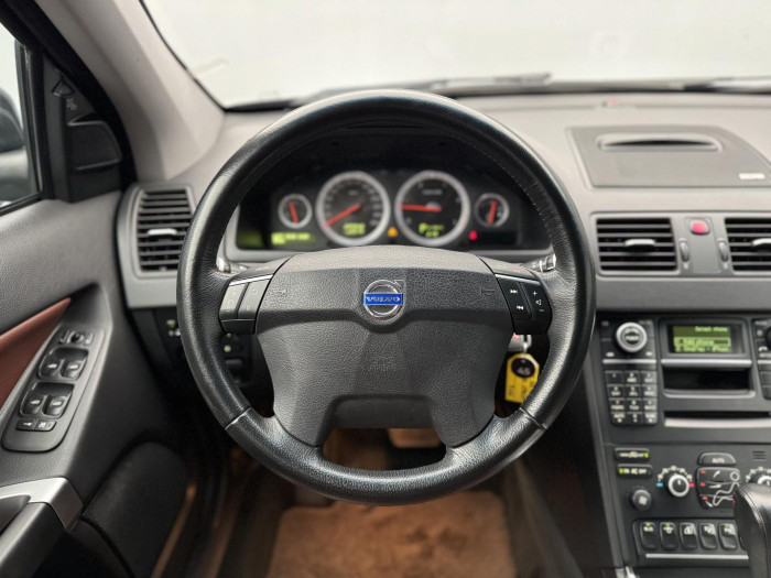 Volvo XC90 D5 AWD SUMMUM AUT 7M CZ 2.4 d Summum