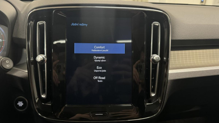 Volvo XC40 D3 MOMENTUM ADVANCED REZERVACE 2.0 d Momentum