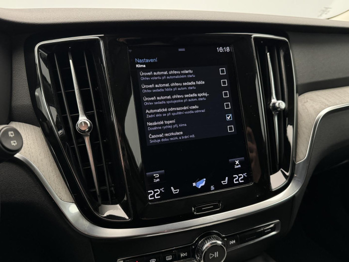 Volvo V60 B4 INSCRIPTION AUT REZERVACE