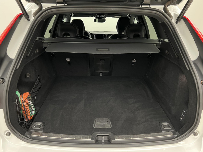 Volvo XC60 B4 AWD R-DESIGN AUT CZ
