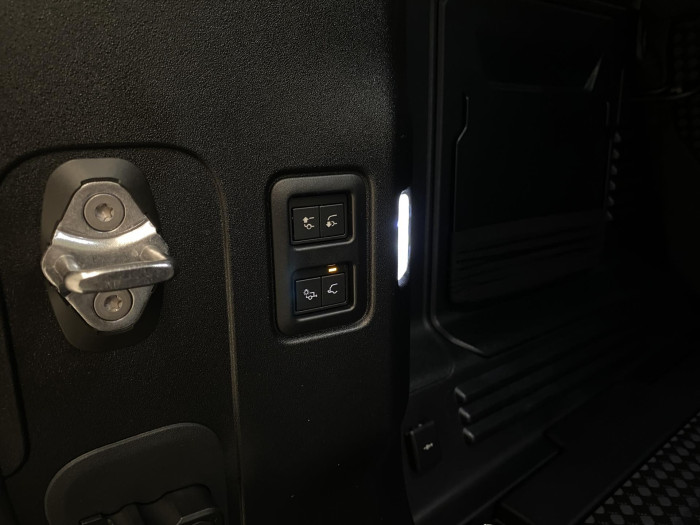 Land Rover Defender D300 SE AWD AUT CZ REZERVACE 3.0 d SE