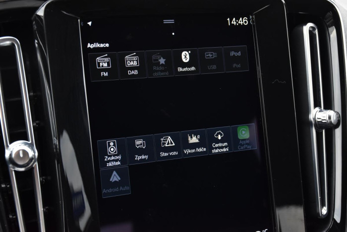 Volvo XC40 B4 AWD MOMENTUM REZERVACE 2.0 Momentum
