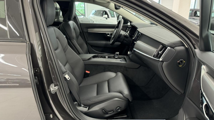 Volvo V90 CROSS COUNTRY B5 REZERVACE