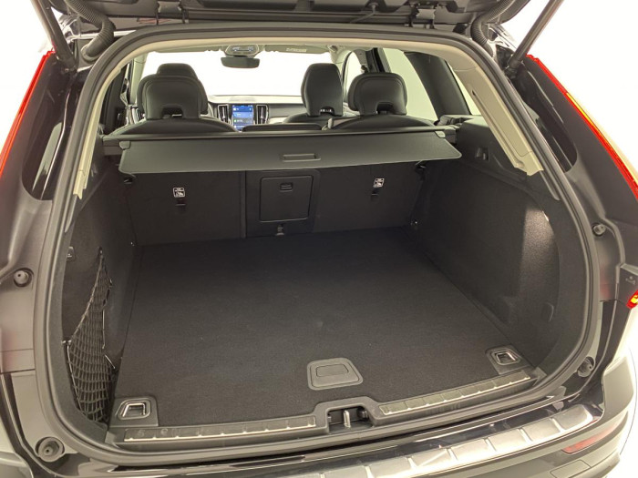 Volvo XC60 B4 AWD PLUS DARK AUT REZERVACE