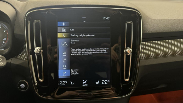 Volvo XC40 T4 AWD R-DESIGN REZERVACE