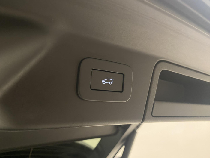 Land Rover Range Rover Velar D300 DYNAMIC SE AWD REZERVACE 3.0 d Dynamic SE