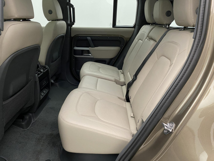 Land Rover Defender D250 AWD SE AUT CZ 3.0 d SE