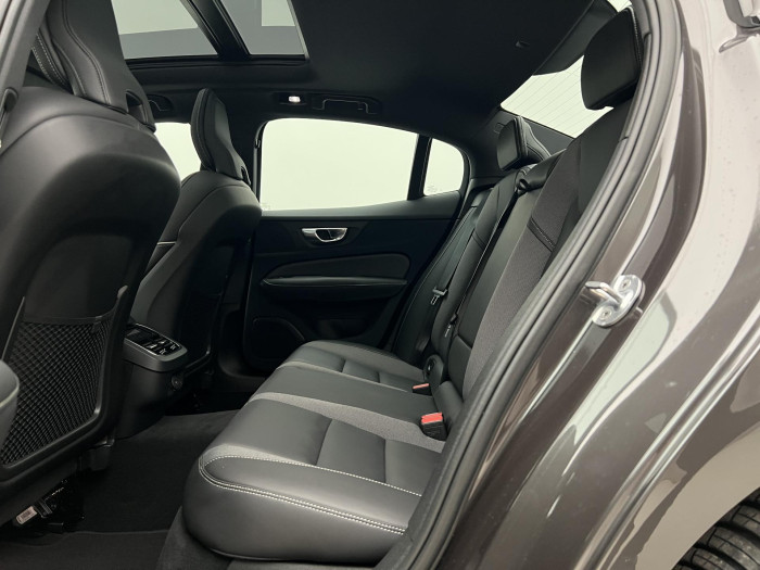 Volvo S60 B5 AWD ULTIMATE DARK AUT 1.maj