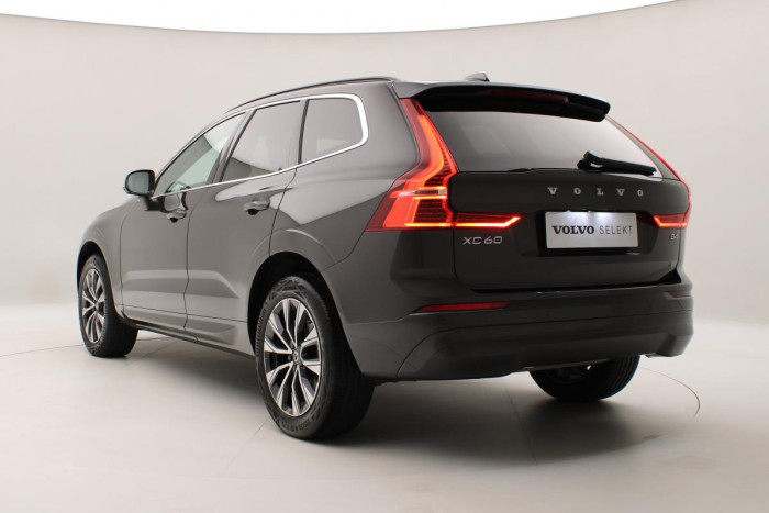 Volvo XC60 B4 MOMENTUM AUT REZERVACE 2.0 Momentum