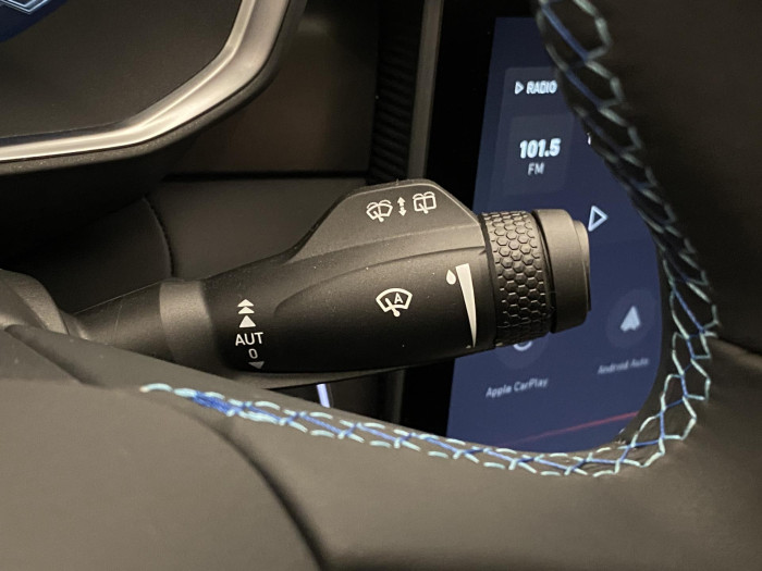 Lynk & Co 01 PHEV DCT AUT 1.maj REZERVACE