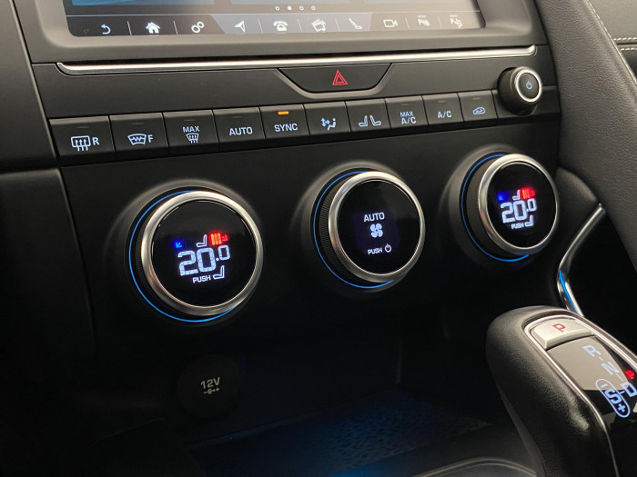 Jaguar E-Pace P300 AWD R-DYNAMIC REZERVACE 2.0 Dynamic