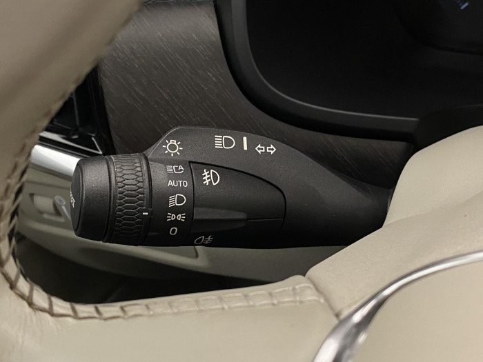 Volvo V90 CC D5 AWD MOMENTUM AUT CZ 2.0 d CC CC Momentum